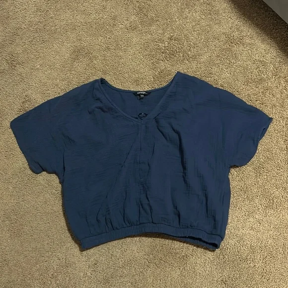 Crop top - Picture 1 of 3